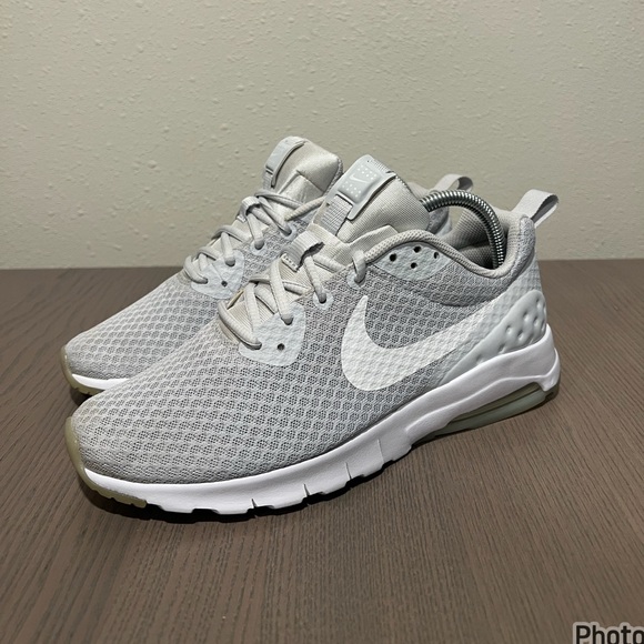 SIZE 9 WOMENS NIKE AIR MAX MOTION - Picture 1 of 6
